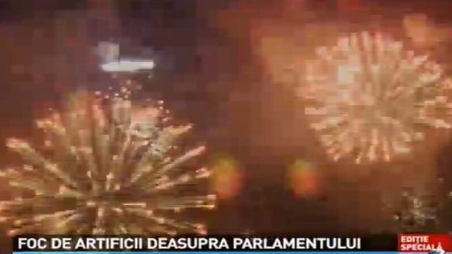 Un spectaculos foc de artificii a încheiat ziua porţilor deschise la Palatul Parlamentului