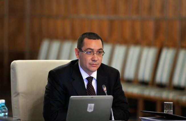 Victor Ponta: Îmi doresc să privim spre viitor, să depăşim ura şi dezbinarea. La mulţi ani, România!