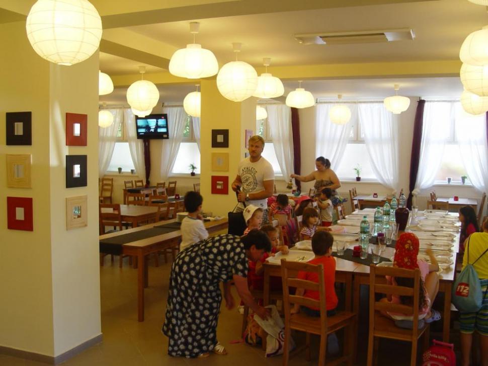 (P) Astra - cel mai mare hostel din Braşov, construit prin Regio 236001