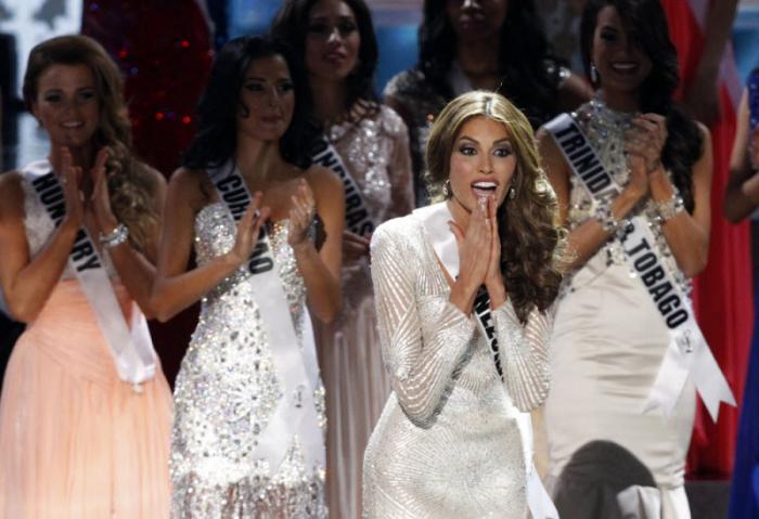 DOVADA că Miss Univers a minţit o lume întreagă. Cum a fost fotografiată în urmă cu 3 luni de zile 237828