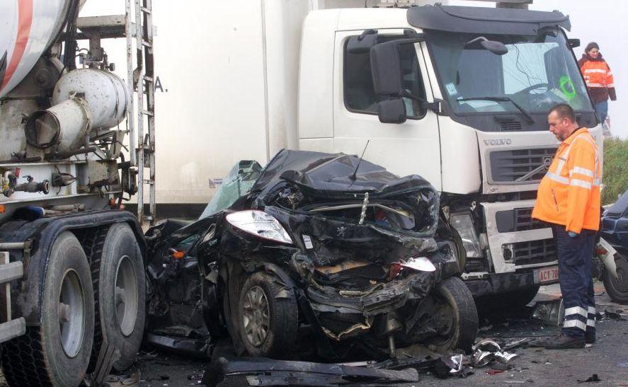 CARAMBOL cu peste 130 de maşini, în Belgia. O persoană a murit, iar alte 70 au fost rănite 238013