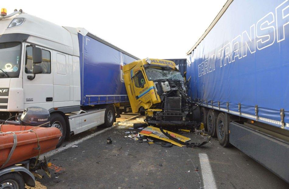 CARAMBOL cu peste 130 de maşini, în Belgia. O persoană a murit, iar alte 70 au fost rănite 238015