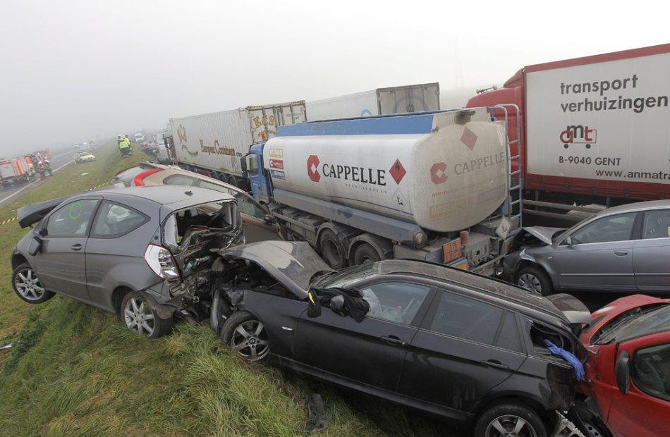 CARAMBOL cu peste 130 de maşini, în Belgia. O persoană a murit, iar alte 70 au fost rănite 238016