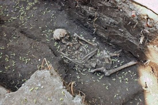 Cimitir medieval în centrul Timişoarei. Arheologii au descoperit schelete de copii în Piaţa Sfântul Gheorghe