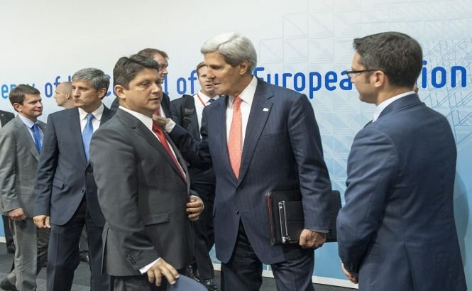 John Kerry, invitat să viziteze România în 2014