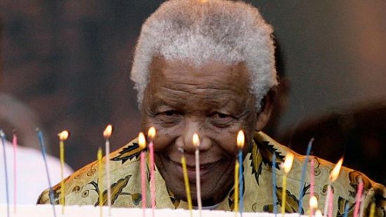 Nelson Mandela A MURIT. Fostul preşedinte sud-african avea 95 de ani