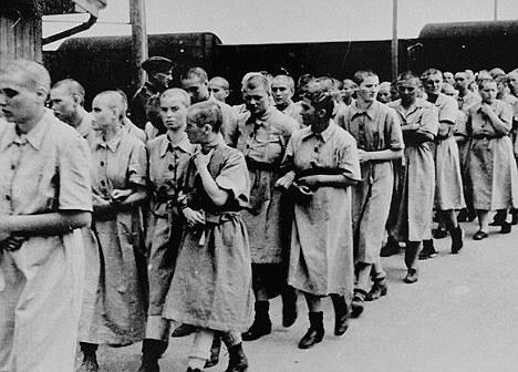 "Femeia fără numărul IADULUI". Povestea cutremurătoare a unei supravieţuitoare a Holocaustului: "Mi-a spus că făceau EXPERIMENTE pe ele" 238366