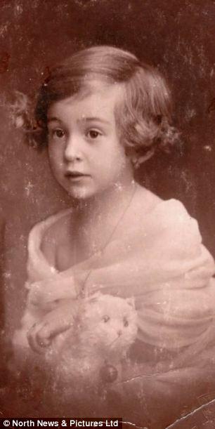 "Femeia fără numărul IADULUI". Povestea cutremurătoare a unei supravieţuitoare a Holocaustului: "Mi-a spus că făceau EXPERIMENTE pe ele" 238367