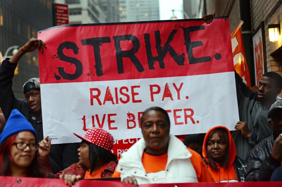 GREVĂ la fast-food-urile de pe tot întinsul Americii. Mii de angajaţi refuză să lucreze  238386