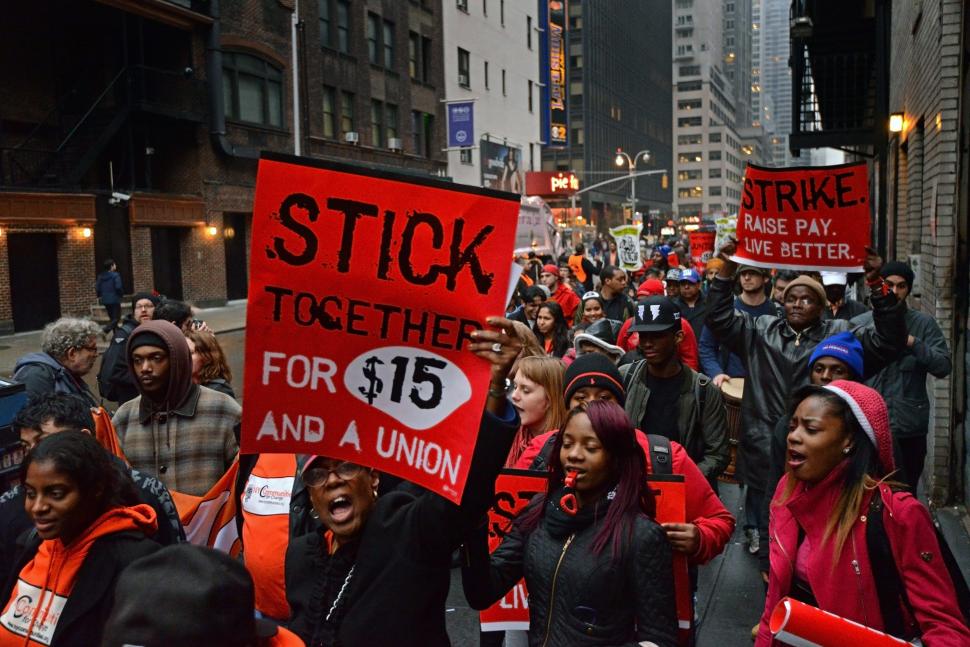 GREVĂ la fast-food-urile de pe tot întinsul Americii. Mii de angajaţi refuză să lucreze  238387