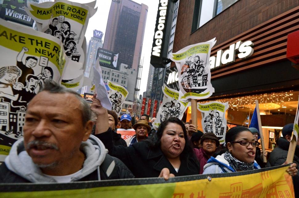 GREVĂ la fast-food-urile de pe tot întinsul Americii. Mii de angajaţi refuză să lucreze  238388