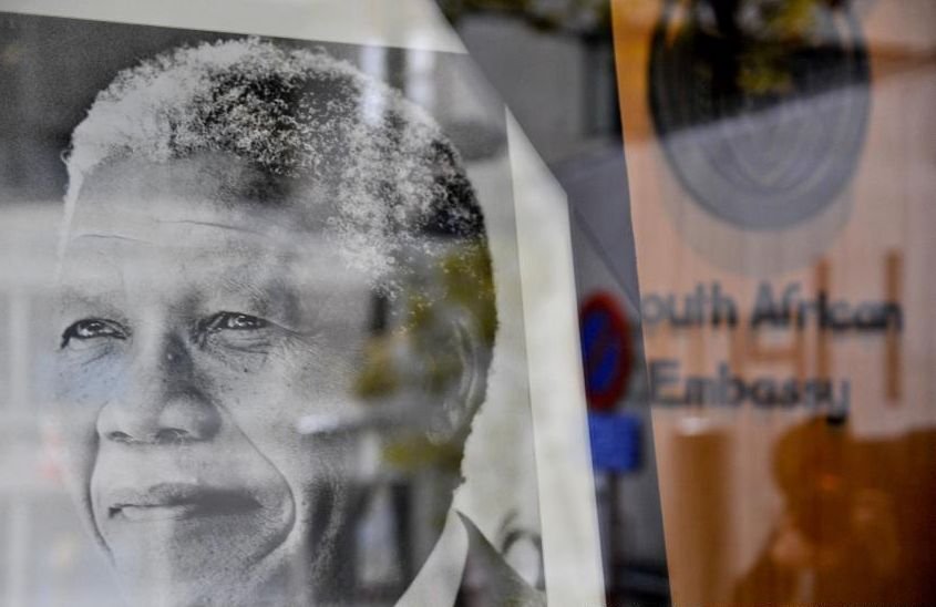 Nelson Mandela va fi înhumat la 15 decembrie, la Qunu. Preşedintele Africii de Sud anunţă FUNERALII NAŢIONALE 