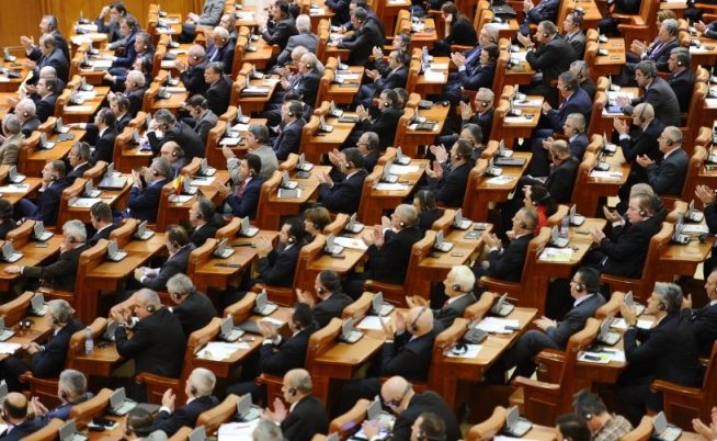 Parlamentul decide luni asupra înfiinţării Comisiei Călăraşi