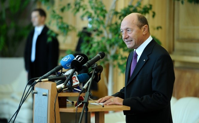 Băsescu, despre declaraţia ministrului Culturii privind banii pentru bolnavii de HIV: Este greşită