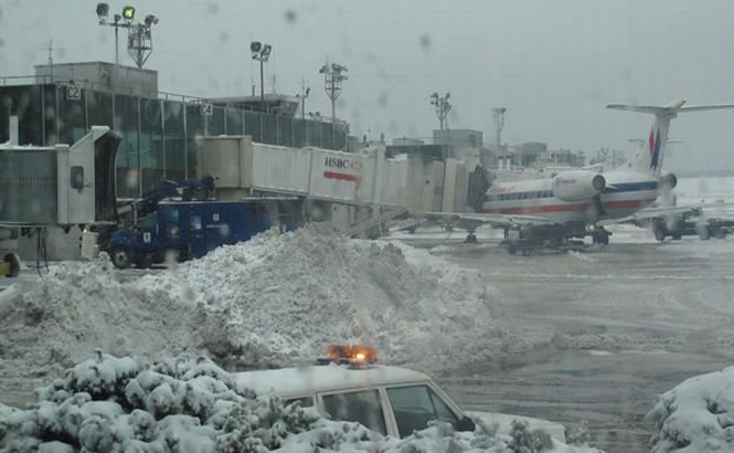SUA. Peste 2500 de zboruri au fost anulate din cauza viscolului şi a ninsorii abundente