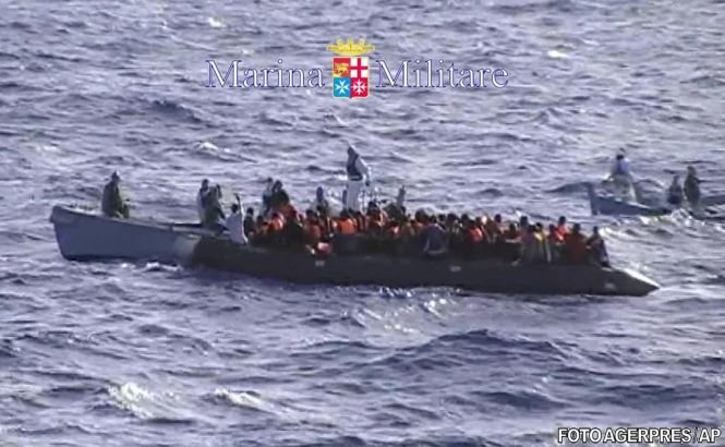 Aproape 300 de imigranţi ilegali au fost salvaţi de marina militară italiană în Marea Mediterană