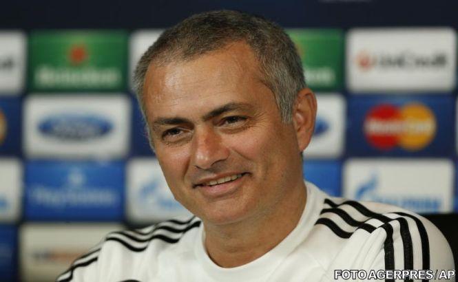 Jose Mourinho şi-a dat jos tricoul, l-a semnat şi l-a oferit translatorului român, înaintea meciului cu Steaua din Liga Campionilor