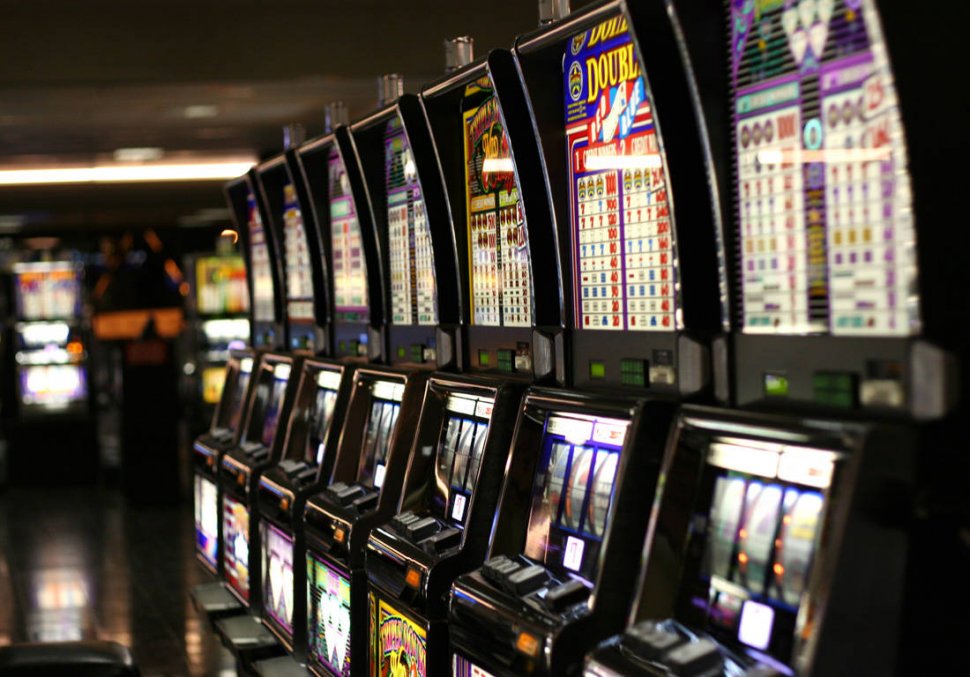 Undă verde la păcănele şi pariuri: Fără impozit la jocurile de noroc