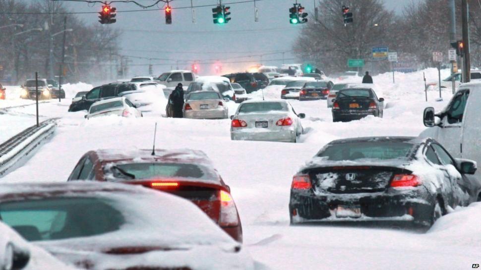Este FĂRĂ PRECEDENT ce se întâmplă în aceste zile în SUA. 70% din teritoriul Americii, acoperit de zăpadă