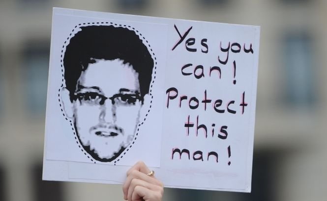 Realitate sau pură conspiraţie?! Serviciile secrete se BAT pe capul lui Edward Snowden. Ruşii încearcă să evite o posibilă răpire!
