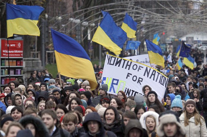 &quot;RUŞINE! Vom rămâne aici!&quot; Forțele de ordine au intrat din nou în forță în Piața Independenței din Kiev