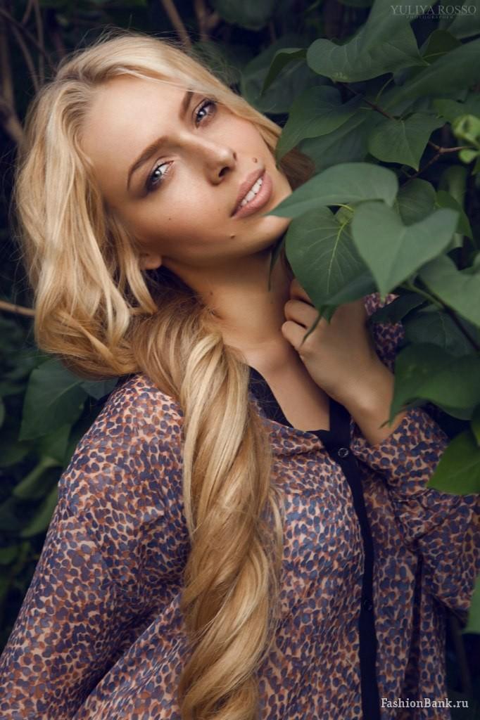 Are 20 de ani şi a fost votată de mii de oameni "cea mai frumoasă BLONDĂ din ţară". E pasionată de inginerie şi istorie 239325