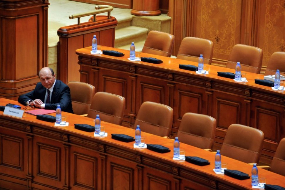 Băsescu: &quot;Ponta, Antonescu şi Zgonea ar trebui să DEMISIONEZE&quot;