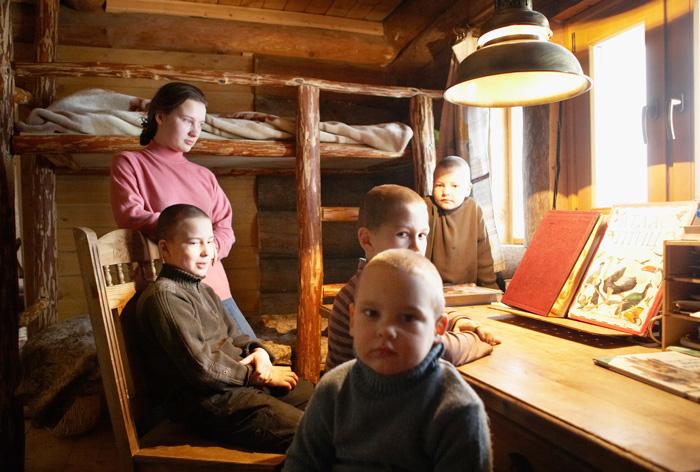 Cel mai BOGAT om al Rusiei a renunţat la TOT. Acum, el şi familia sa trăiesc ca în BIBLIE 239343