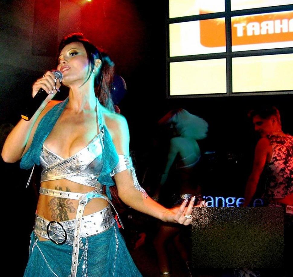 Era serbarea de sfârşit de an pentru elevi, dar toţi ochii s-au aţintit asupra acestei mămici. Cum arăta rochia frumoasei rusoaice 239310