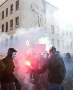 Toată Italia este un VULCAN de tensiuni sociale. Protestele violente de amploare au cuprins marile oraşe 239386