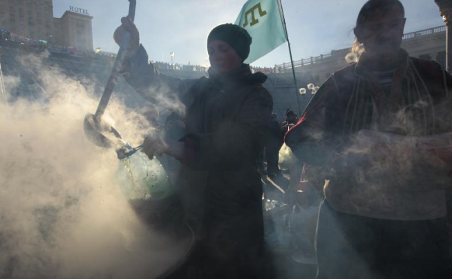 Primarul din Kiev a fost REVOCAT din funcţie, pentru dispersarea violentă a manifestanţilor