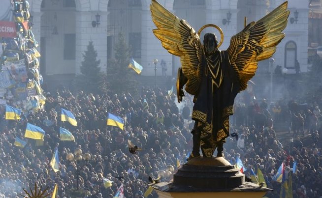 PROTESTE DE AMPLOARE la Kiev. Circa 60.000 de manifestanţi au ieşit pe străzi
