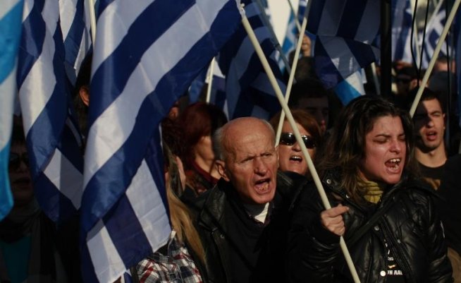 Sute de neonazişti greci manifestează împotriva construirii unei moschei la Atena