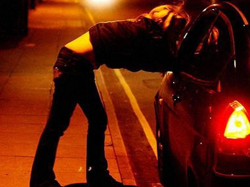 Prostituţia NU MAI ESTE INFRACŢIUNE în noul Cod Penal