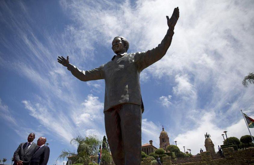 Cea mai mare statuie a lui Nelson Mandela a fost dezvelită la sediul preşedinţiei sud-africane 239740