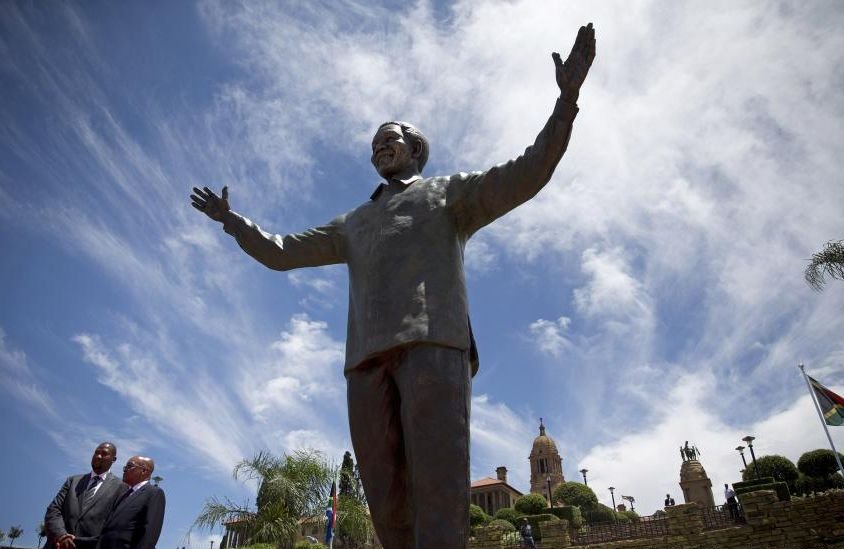 Cea mai mare statuie a lui Nelson Mandela a fost dezvelită la sediul preşedinţiei sud-africane
