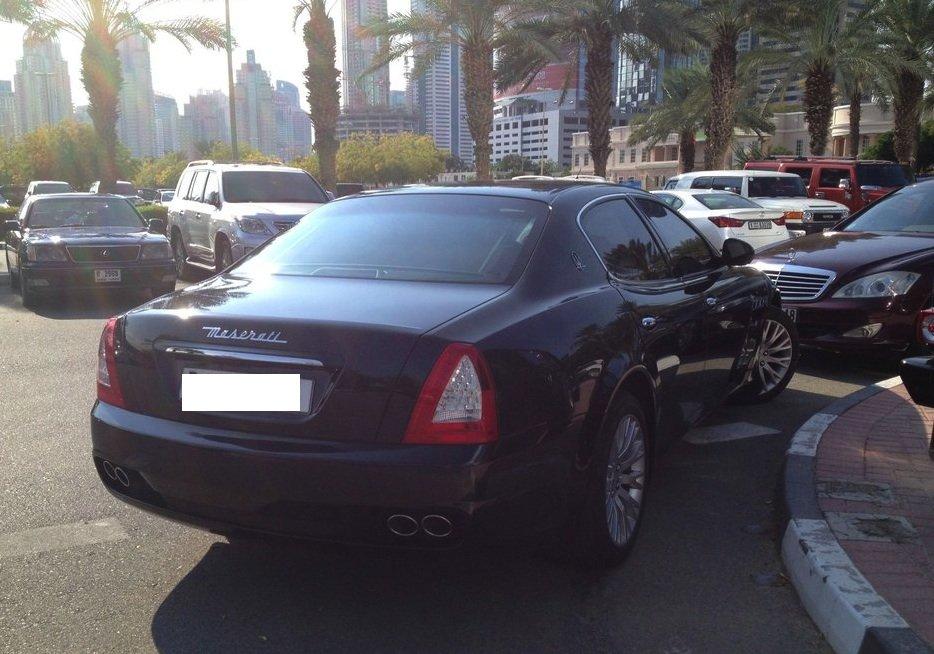 "Cu aceste maşini vin STUDENŢII la şcoală". Parcarea acestei Universităţi arată ca un salon auto 239680