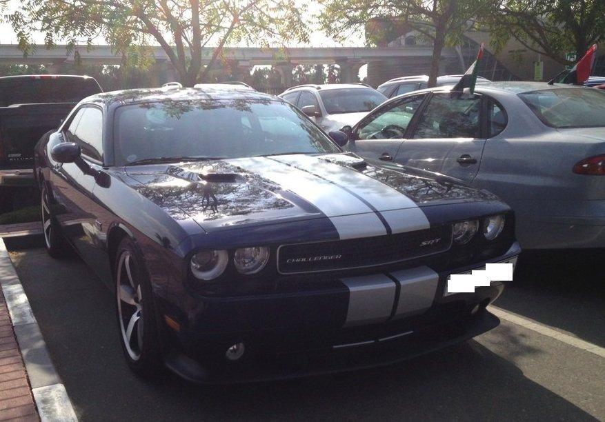 "Cu aceste maşini vin STUDENŢII la şcoală". Parcarea acestei Universităţi arată ca un salon auto 239685