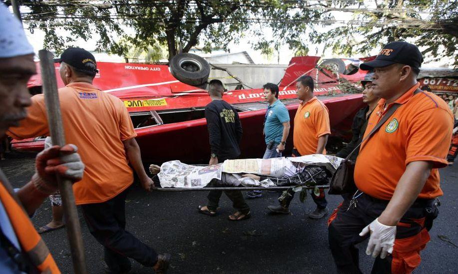Tragedie în Filipine: Cel puţin 17 MORŢI după ce un autobuz s-a prăbuşit de pe o autostradă suspendată 239668