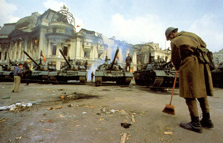 De 24 de ani respirăm LIBERTATEA. Pe 17 decembrie 1989, la Timişoara oamenii ieşeau în stradă, iar Ceauşescu a ordonat “liniştirea” lor cu GLOANŢE 
