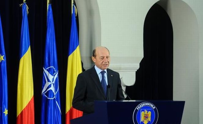 Băsescu a anunţat că îşi asumă explicarea erorilor legate creşterea accizei la carburant, la discuţiile cu FMI din ianuarie