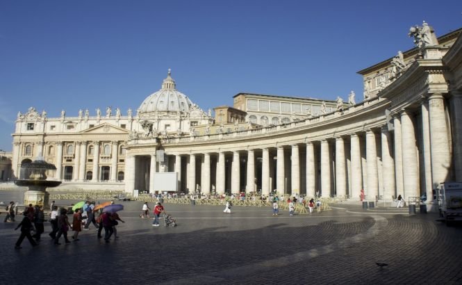 Un bărbat şi-a dat foc în Piaţa Sf. Petru din Vatican