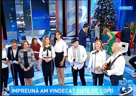 Moment surpriză în cadrul emisiunii Sinteza Zilei. Membrii echipei Antena3, alături de Miţa de la Bere Gratis au cântat colinde 
