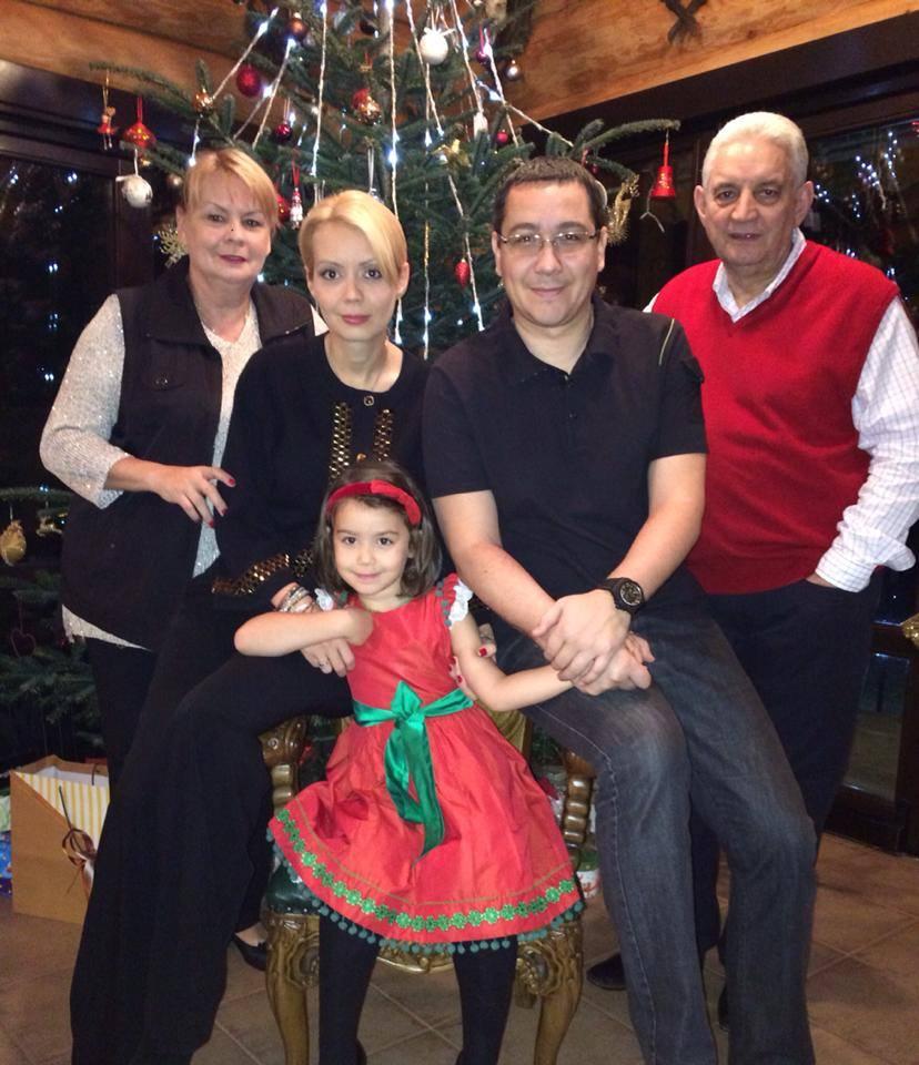 Premierul Ponta petrece Crăcinul în familie și anunță că nu mai răspunde trei zile la telefon 240747