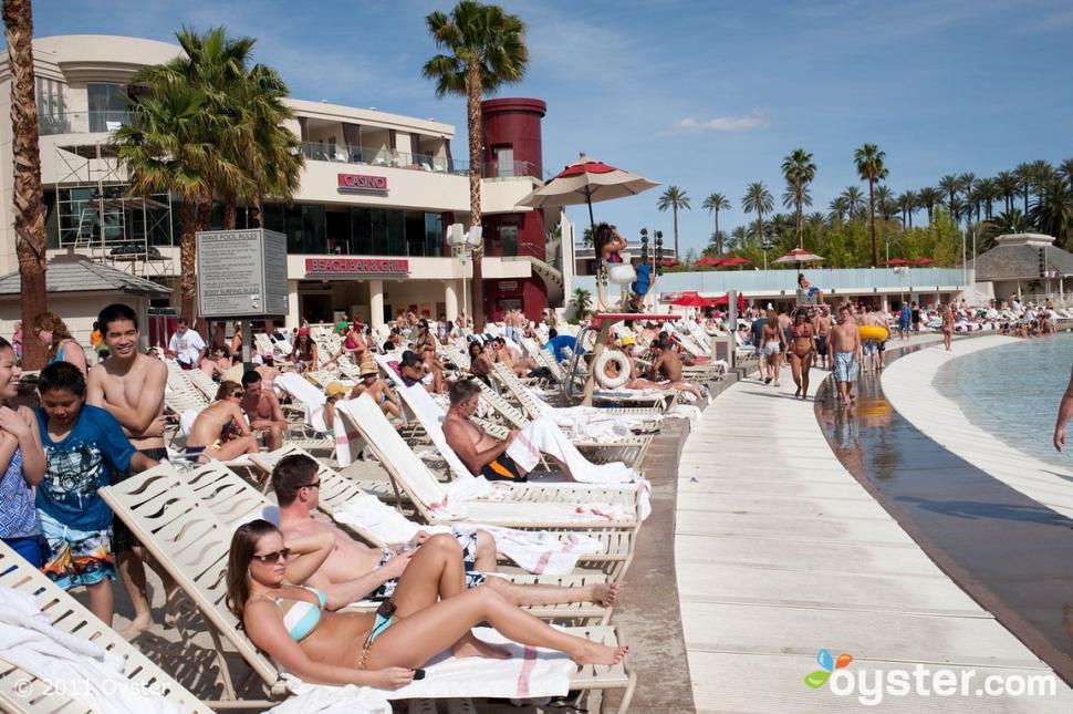 Ce postează hotelurile pe internet pentru a-şi atrage clienţii. Cum arată DE FAPT camerele? 240822