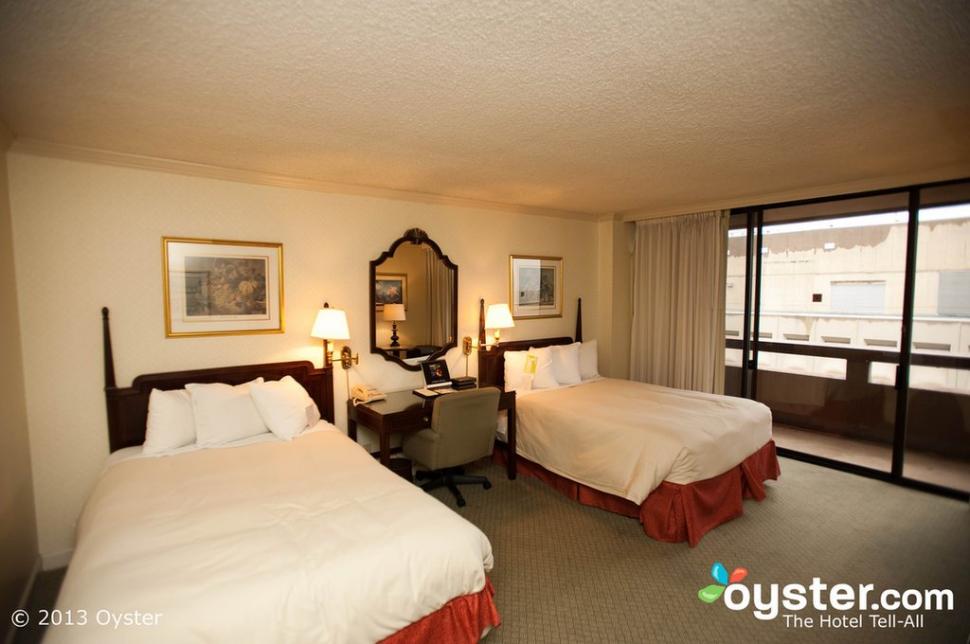 Ce postează hotelurile pe internet pentru a-şi atrage clienţii. Cum arată DE FAPT camerele? 240827