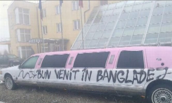 O limuzină a unui restaurant a fost vandalizată ca &quot;în Bangladej&quot;
