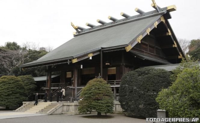 Vizita premierului japonez la sanctuarul Yasukuni, criticată dur de China şi Coreea de Sud