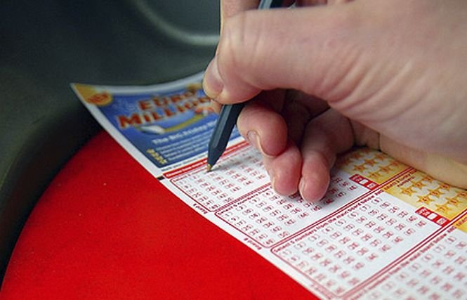 A câştigat un milion de dolari la loterie cu un bilet pe care l-a găsit pe stradă