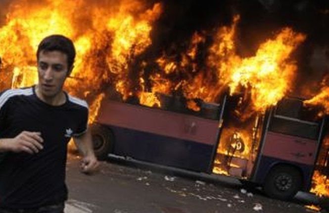 Un autocar în care se aflau 13 pasageri a luat foc la Timişoara